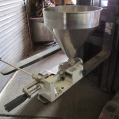 Wurschum-bench-top-cream-filler