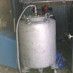 Stainless-steel-mobile-single-skin-tank.